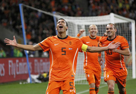 Hà Lan vào chung kết nhờ những khoảnh khắc tỏa sáng của Bronckhorst, Sneijder và Robben.
