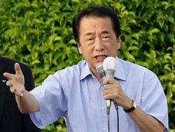 Thủ tướng Naoto Kan vận động tranh cử cho Đảng Dân chủ Nhật Bản gần Tokyo hôm 10-7.