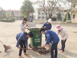 Chi đoàn trường CĐSP Hòa Bình thường xuyên phát động HSSV tham gia giữ gìn vệ sinh môi trường xanh sạch đẹp