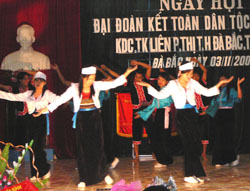 Nhân dân thị trấn Đà Bắc xây dựng nhiều chương trình văn nghệ đặc sắc phục vụ các hoạt động ở địa phương