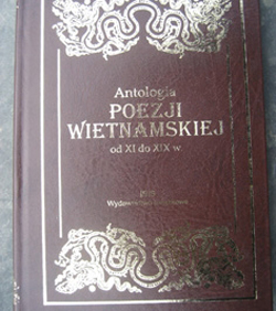 Tuyển tập thơ Việt Nam từ thế kỷ 11 đến thế kỷ 19 bằng tiếng Ba Lan.