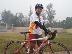 VĐV Hoàng Minh Phương - HCV nội dung cá nhân nữ băng đồng giải xe đạp trẻ toàn quốc lần thứ XVI.