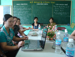 Các thầy cô giáo ở huyện Yên Thuỷ được sử dụng mạng Internet 3G do chi nhánh Viettel tại Hoà Bình cung cấp