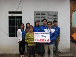 ĐVTN TP Hòa Bình quyên góp tặng nhà nhân ái cho thanh niên nghèo xã Sủ Ngòi