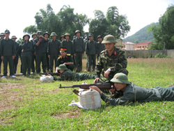 Ban CHQS huyện Kỳ Sơn huấn luyện cho đội DQTV trên thao trường