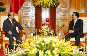 Thủ tướng Nguyễn Tấn Dũng tiếp Bộ trưởng
ngoại giao CHDCND Triều Tiên