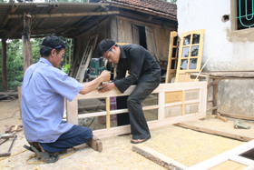 Nhiều hộ nông dân phường Hữu Nghị đã từng bước chuyển đổi kinh tế, phát triển nghề phụ nâng cao thu nhập.
