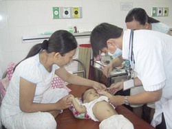 Một ca điều trị bệnh tay chân miệng tại Bệnh viện Nhi Đồng 1 - TPHCM
