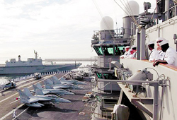 Tàu chở máy bay chiến đấu của Mỹ đã cập cảng Busan ở Hàn Quốc