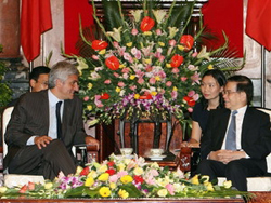 Chủ tịch nước Nguyễn Minh Triết tiếp Bộ trưởng Quốc phòng Cộng hòa Pháp Herve Morin
