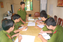 Cán bộ, chiến sĩ Công an huyện Cao Phong đẩy mạnh phong trào thi đua học tập và thực hiện 6 điều Bác Hồ dạy lực lượng CAND