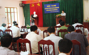 Đồng chí Hoàng Minh Tuấn, UVTV, Trưởng Ban Tổ chức Tỉnh ủy phát biểu tại hội nghị.