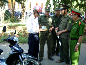 Cán bộ Công an huyện Đà Bắc phụ trách xã đã thực hiện tốt vai trò tham mưu, hướng dẫn, giúp đỡ các cấp ủy, chính quyền và lực lượng công an xã về công tác ANTT.