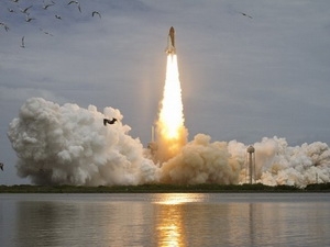 Tàu con thoi Atlantis được phóng đi từ Trung tâm Vũ trụ Kenedy ngày 8/7.