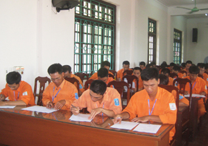 Các thí sinh tham gia phần thi Lý thuyết.