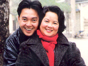 Diễn viên Tố Uyên và con trai Lưu Minh Vũ. 

