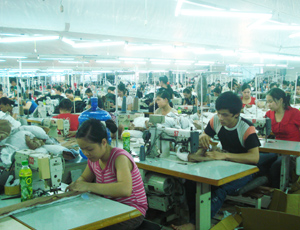 Công ty CP may XNK?SMA-VINA Việt - Hàn thu hút đông đảo nhân lực vào làm việc.
