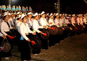 Các đội văn nghệ quần chúng huyện Lạc Sơn thường xuyên tham gia các sự kiện văn hóa lớn của tỉnh