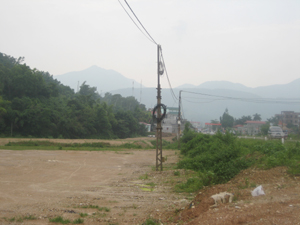 Dự án đầm Cống Tranh, thị trấn Kỳ Sơn (Kỳ Sơn) đã cấp đất vào hành lang an toàn công trình lưới điện.