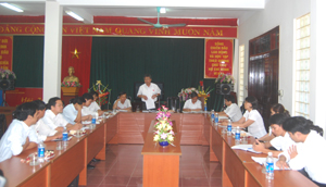 Đồng chí Hoàng Thanh Mịch, Trưởng ban Tuyên giáo Tỉnh uỷ, Trưởng ban VH- XH- DT HĐND tỉnh phát biểu kết luận tại buổi giám sát.