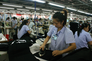 Chỉ có 20% doanh nghiệp có kê khai số phát sinh. Công ty May Hàn Quốc tại KCN Lương Sơn duy trì sản xuất ổn định trong khó khăn.