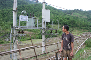 Trạm biến áp xóm Bống, xã Tân Minh (Đà Bắc) đã  xây xong gần 2 năm nhưng vẫn chưa được đóng điện.