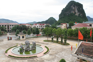 Khu trung tâm hành chính thị trấn Cao Phong được quy hoạch và xây dựng bảo đảm mỹ thuật cảnh quan.