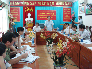 Đồng chí Nguyễn Văn Quang, Phó bí thư TT Tỉnh uỷ, Chủ tịch HĐND tỉnh phát biểu chỉ đạo tại hội nghị giao ban công tác báo chí.