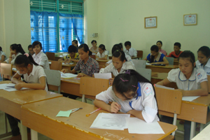 Giờ thi môn tiếng Anh tại Hội đồng thi tuyển sinh vào lớp 10, trường PTDTNT tỉnh.
