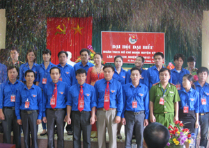 BCH Đoàn TNCS Hồ Chí Minh nhiệm kỳ 2012 – 2017 ra mắt Đại hội.