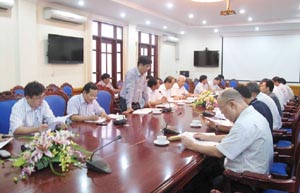 Đồng chí Nguyễn Văn Dũng, Phó Chủ tịch UBND tỉnh phát biểu tại buổi làm việc với đoàn công tác của bộ NN&PTNT.