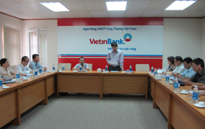Đồng chí Nguyễn Văn Dũng, Phó Chủ tịch UBND tỉnh phát biểu tại buổi làm việc với lãnh đạo chi nhánh Ngân hàng TMCP Công thương.