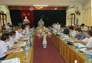 Đồng chí Nguyễn Văn Quang, Phó Bí thư TT Tỉnh ủy, Chủ tịch HĐND tỉnh kết luận tại buổi làm việc với Ban Thường vụ Thành ủy Hòa Bình.