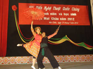 Tiết mục múa “Men say chợ tình”của  xã Cun Pheo được đánh giá cao tại hội diễn.