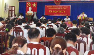 Quang cảnh kỳ họp thứ 8, HĐND huyện Lạc Sơn khóa XVIII.
