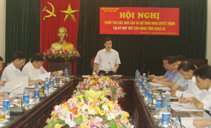 Đồng chí Hoàng Minh Tuấn, Trưởng Ban Tổ chức Tỉnh uỷ, Trưởng Ban Pháp chế - (HĐND) tỉnh điều hành hội nghị.