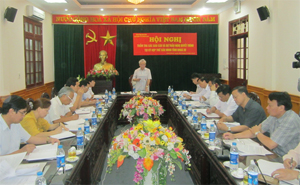 Đồng chí Nguyễn Minh Quang, Chủ nhiệm UBKT Tỉnh ủy, Trưởng Ban KT-NS (HĐND tỉnh) điều hành hội nghị.
