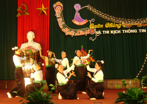 Tiết mục hát, múa của xã Tử Nê được đánh giá cao tại Hội diễn nghệ thuật quần chúng huyện Tân Lạc năm 2013.