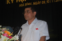 Đồng chí Nguyễn Viết Trọng, Giám đốc Sở Nội vụ trả lời chất vấn.