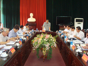 Đồng chí Hoàng Việt Cường, Bí thư Tỉnh uỷ phát biểu chỉ đạo tại cuộc họp.

