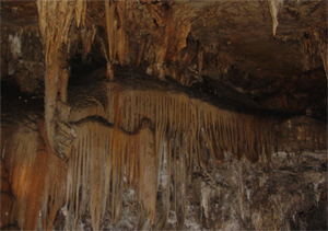 Hình ảnh độc đáo về hang động ở khu danh thắng Đầu Rồng (thị trấn Cao Phong, huyện Cao Phong).