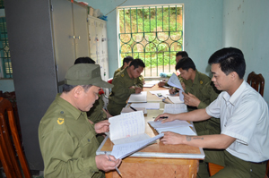 Ban Công an xã Thanh Nông thường xuyên giao ban hàng tuần để kịp thời nắm bắt, giải quyết các vấn đề phát sinh về ANTT ngay từ cơ sở.