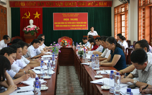Đồng chí Nguyễn Văn Toàn, TVTU, Trưởng Ban Tuyên giáo Tỉnh ủy phát biểu tại hội nghị.