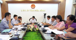 Đồng chí Nguyễn Văn Dũng, Phó Chủ tịch UBND tỉnh và các đại biểu tỉnh ta tham dự hội nghị trực tuyến.