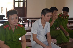 Phạm vào tội “Hiếp dâm trẻ em”, Bùi Văn Dự phải chịu mức án 10 năm tù.   

