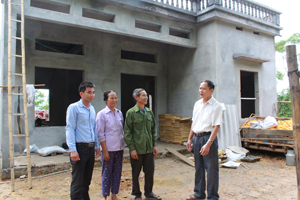 Phát huy nội lực, gia đình thương binh Nguyễn Văn Thơ, xóm Chàng, xã Tu Lý (Đà Bắc) đã vươn lên phát triển KT, xây dựng cuộc sống mới. Năm 2014, gia đình đã xây nhà mới trị giá khoảng 300 triệu đồng.

