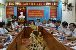 Đồng chí Hoàng Minh Tuấn, Trưởng Ban Tổ chức Tỉnh ủy, Trưởng Ban Bảo vệ, chăm sóc sức khỏe cán bộ tỉnh (Trưởng khối thi đua) phát biểu kết luận hội nghị.