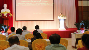 Đồng chí Bí thư Tỉnh uỷ, Chủ tịch HĐND tỉnh phát biểu chỉ đạo tại hội nghị.