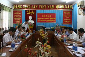 Đồng chí Nguyễn Văn Toàn, TVTU, Trưởng Ban Tuyên giáo Tỉnh ủy phát biểu tại hội nghị.