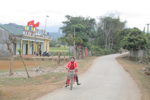 Hệ thống đường giao thông xã Dũng Phong (Cao Phong) được đầu tư nâng cấp đạt chuẩn NTM đáp ứng nhu cầu đi lại và giao lưu hàng hóa của nhân dân trong xã.

